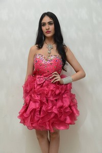 Simran Kapoor Photos